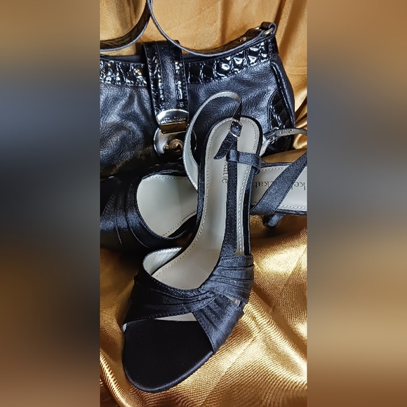 Kelly & Katie - Picture 2 of 8